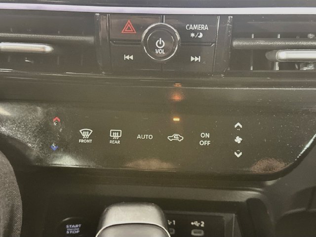 Used 2025 Nissan Kicks SR FWD image 16