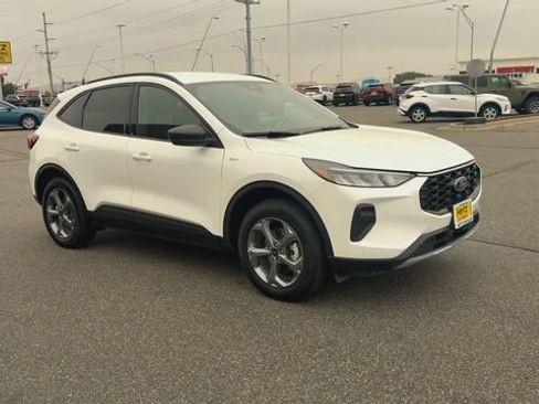 Used 2025 Ford Escape ST-Line w/ Tech Pack #1 AWD/4WD image 2