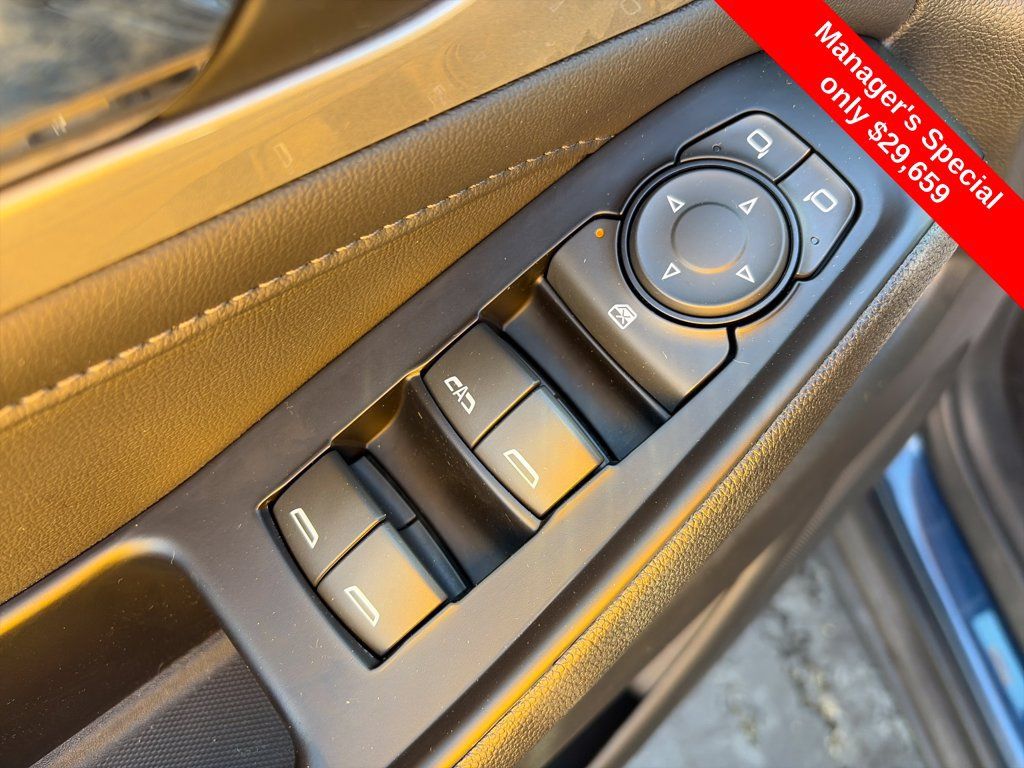 Used 2023 Chevrolet Traverse LT AWD/4WD image 19