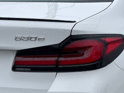 Used 2023 BMW 530e xDrive w/ Premium Package image 26