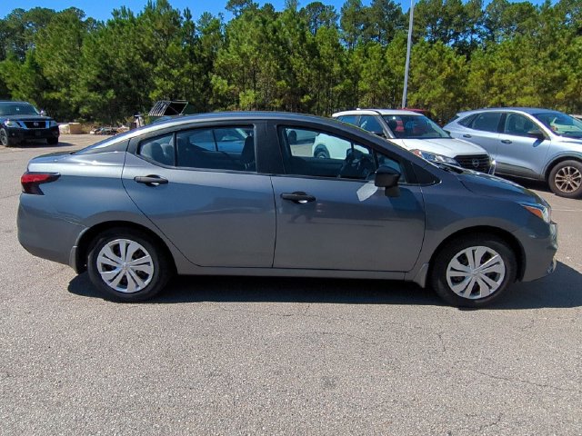 Used 2021 Nissan Versa S FWD image 2