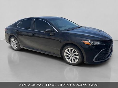 Used 2024 Toyota Camry LE FWD image 3