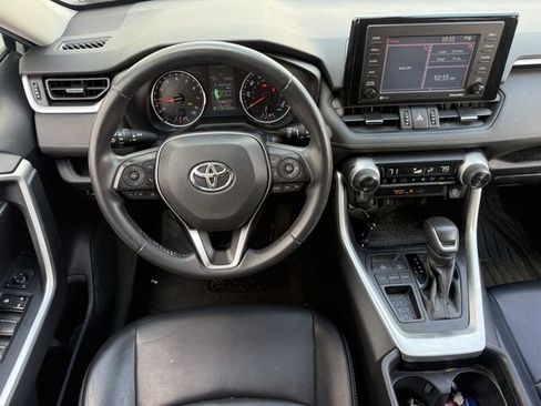 Used 2020 Toyota RAV4 XLE Premium image 12