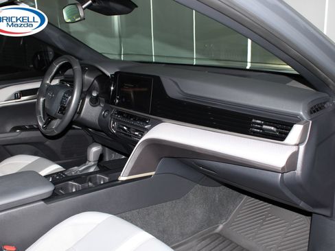 Used 2025 Toyota Camry SE FWD image 14
