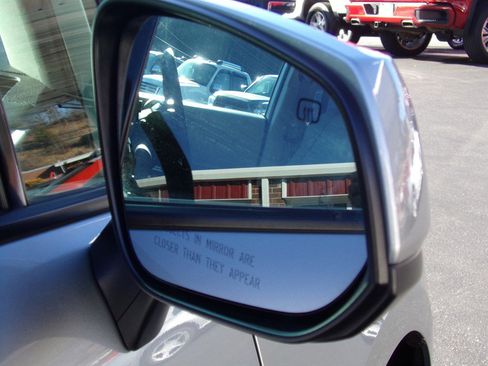 Used 2024 Toyota Sienna LE image 19