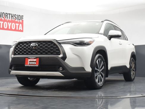 Used 2022 Toyota Corolla Cross XLE w/ Convenience Package AWD/4WD image 34