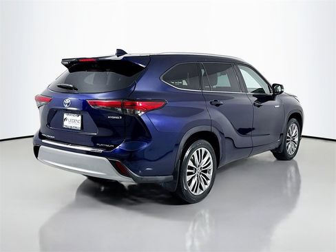 Used 2021 Toyota Highlander Platinum image 3