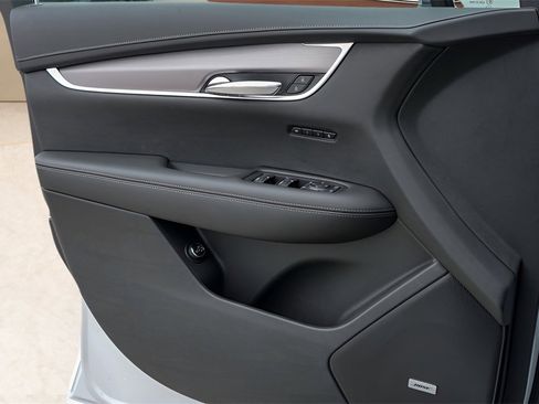 New 2025 Cadillac XT6 Luxury image 25