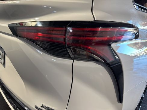 Used 2021 Toyota Sienna XSE image 17