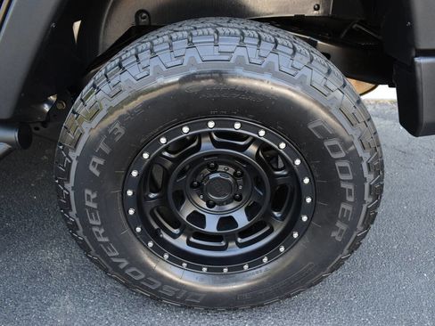 Used 2018 Jeep Wrangler Unlimited Sport S image 39