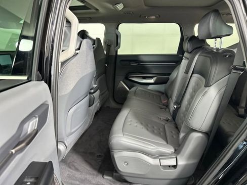 Used 2024 Kia EV9 Wind image 28