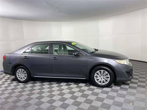 Used 2013 Toyota Camry LE image 10