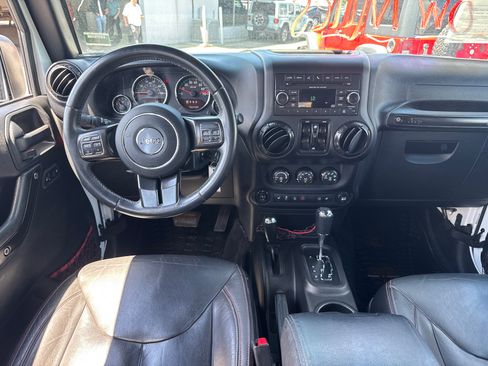 Used 2017 Jeep Wrangler Unlimited Rubicon AWD/4WD image 8