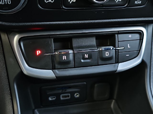 Used 2024 GMC Terrain SLT AWD/4WD image 17