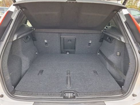 Used 2019 Volvo XC40 T5 Momentum image 24