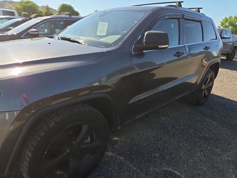 Used 2015 Jeep Grand Cherokee Limited w/ Luxury Group II AWD/4WD image 2