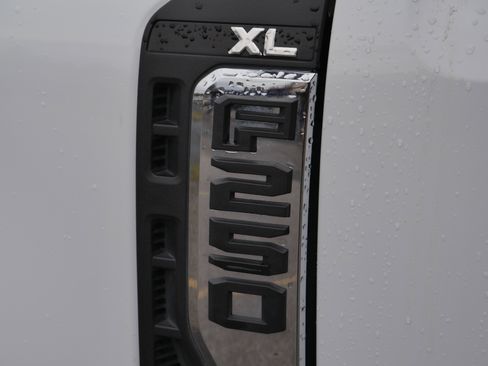 Certified 2024 Ford F250 XL w/ XL Chrome Package image 17