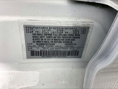 Used 2025 Nissan Sentra SR FWD image 18