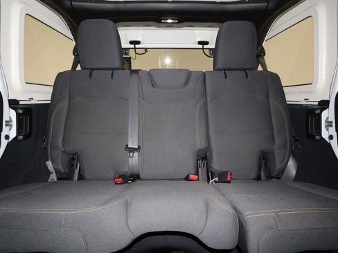 Used 2025 Jeep Wrangler Sahara image 29