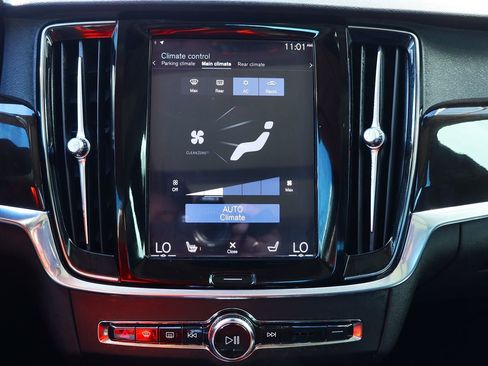 Used 2018 Volvo S90 T8 Momentum w/ Convenience Package image 50