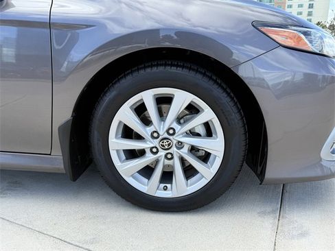 Used 2022 Toyota Camry LE image 9