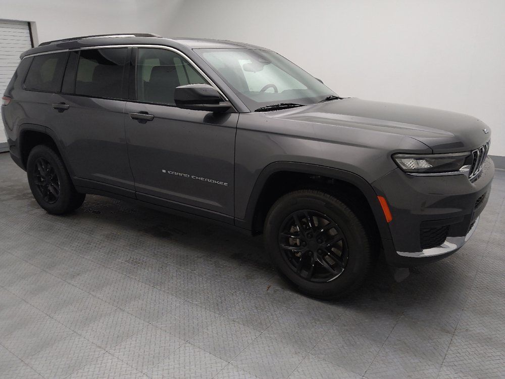 Used 2023 Jeep Grand Cherokee L Laredo RWD image 11