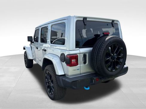 Used 2024 Jeep Wrangler Unlimited Sahara AWD/4WD image 5