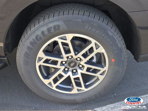 New 2026 Ford Expedition Active image 5