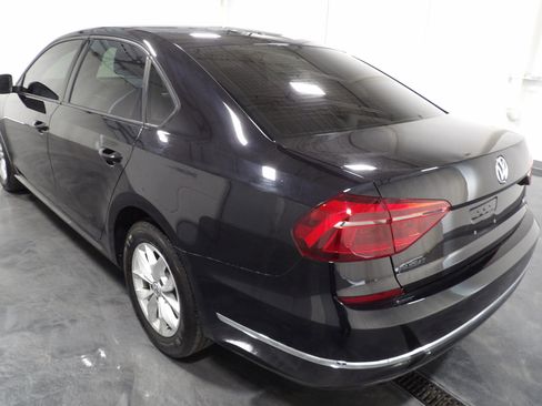 Used 2018 Volkswagen Passat 2.0T S image 6