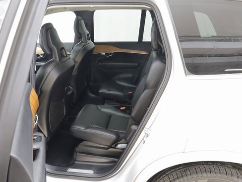 Used 2022 Volvo XC90 T6 Momentum w/ Climate Package image 16
