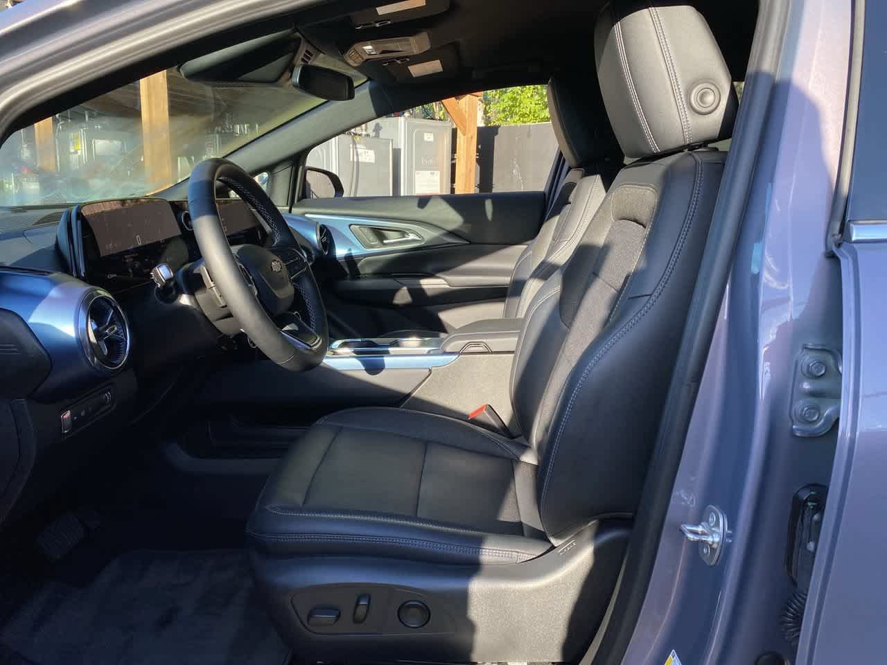 Used 2024 Chevrolet Equinox EV LT AWD/4WD image 13