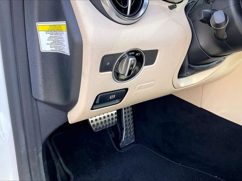 Used 2014 Mercedes-Benz SLK 250 image 29