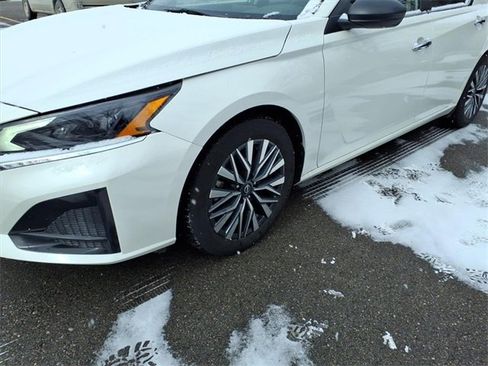 Used 2024 Nissan Altima 2.5 SV image 4