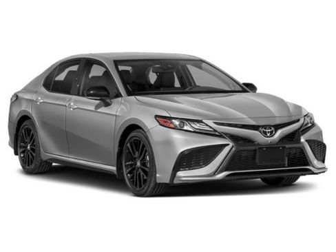 Used 2022 Toyota Camry XSE FWD image 6