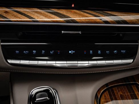 Used 2023 Cadillac Escalade Premium Luxury Platinum image 40