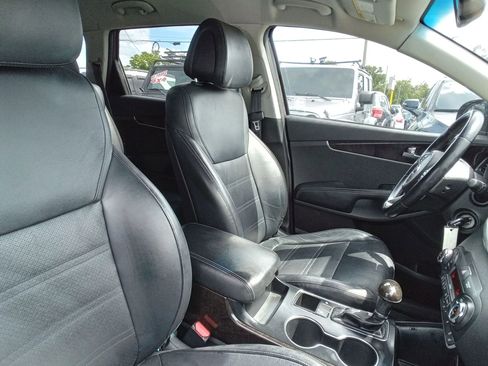 Used 2016 Kia Sorento EX image 19