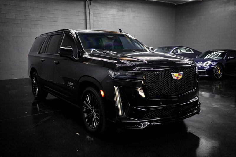 Used 2023 Cadillac Escalade ESV V w/ Heavy-Duty Trailer Package AWD/4WD image 3