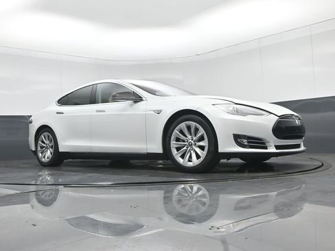 Used 2013 Tesla Model S Performance image 44
