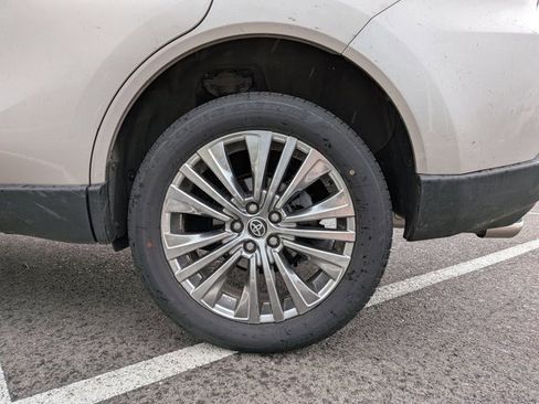 Used 2024 Toyota Venza Limited image 13