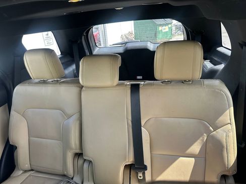 Used 2017 Ford Explorer XLT w/ Equipment Group 202A FWD image 18