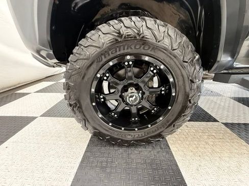Used 2019 Toyota Tacoma TRD Off-Road AWD/4WD image 10