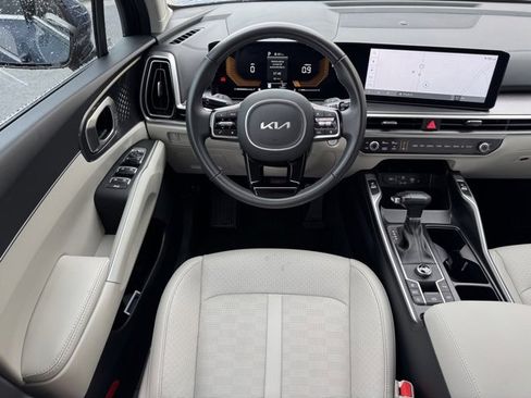 Used 2025 Kia Sorento S image 13