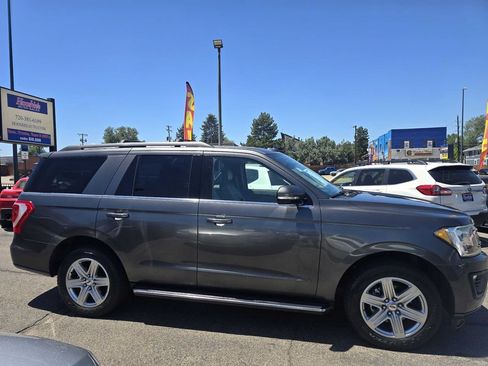 Used 2018 Ford Expedition XLT w/ Equipment Group 202A AWD/4WD image 8