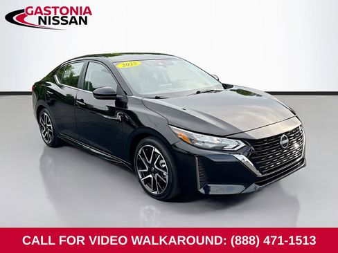 Used 2025 Nissan Sentra SR FWD image 1