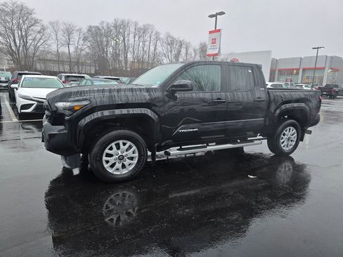 Used 2024 Toyota Tacoma SR5 AWD/4WD image 3