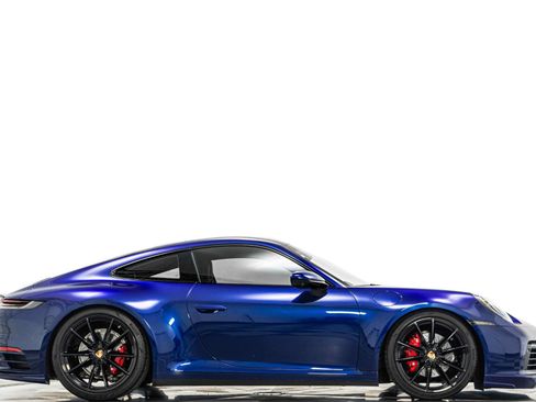 Used 2022 Porsche 911 Carrera RWD image 2