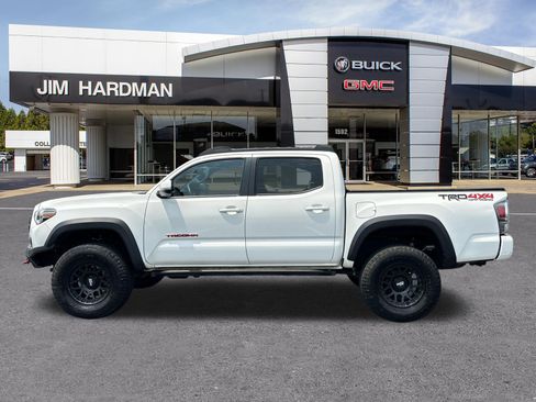 Used 2022 Toyota Tacoma TRD Off-Road w/ Technology Package AWD/4WD image 4