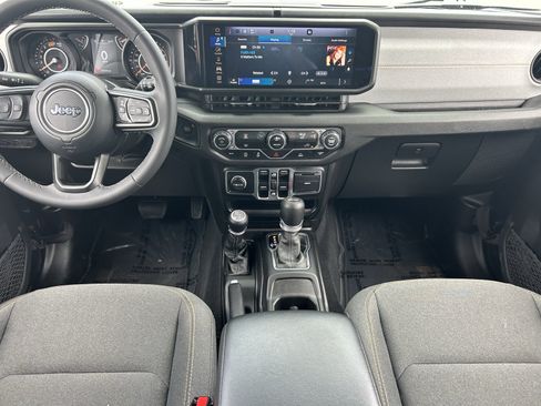Used 2025 Jeep Wrangler Unlimited Sport AWD/4WD image 16