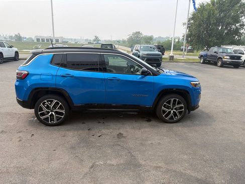 Used 2025 Jeep Compass Limited w/ Elite Group AWD/4WD image 2