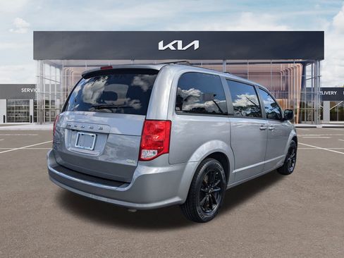 Used 2019 Dodge Grand Caravan GT image 4